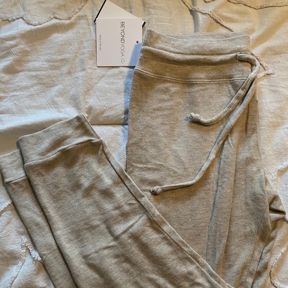 Beyond Yoga Luxe Lounge Around Jogger M NWT